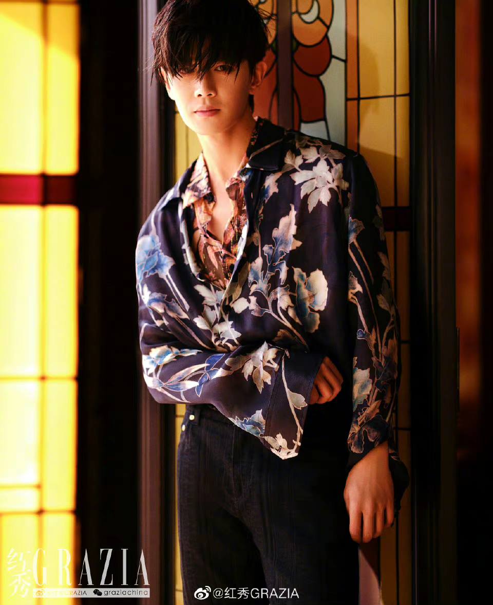 นิตยสาร Grazia Vol.595 เหรินเจียหลุน +โปสเตอร์พร้อมกระบอก