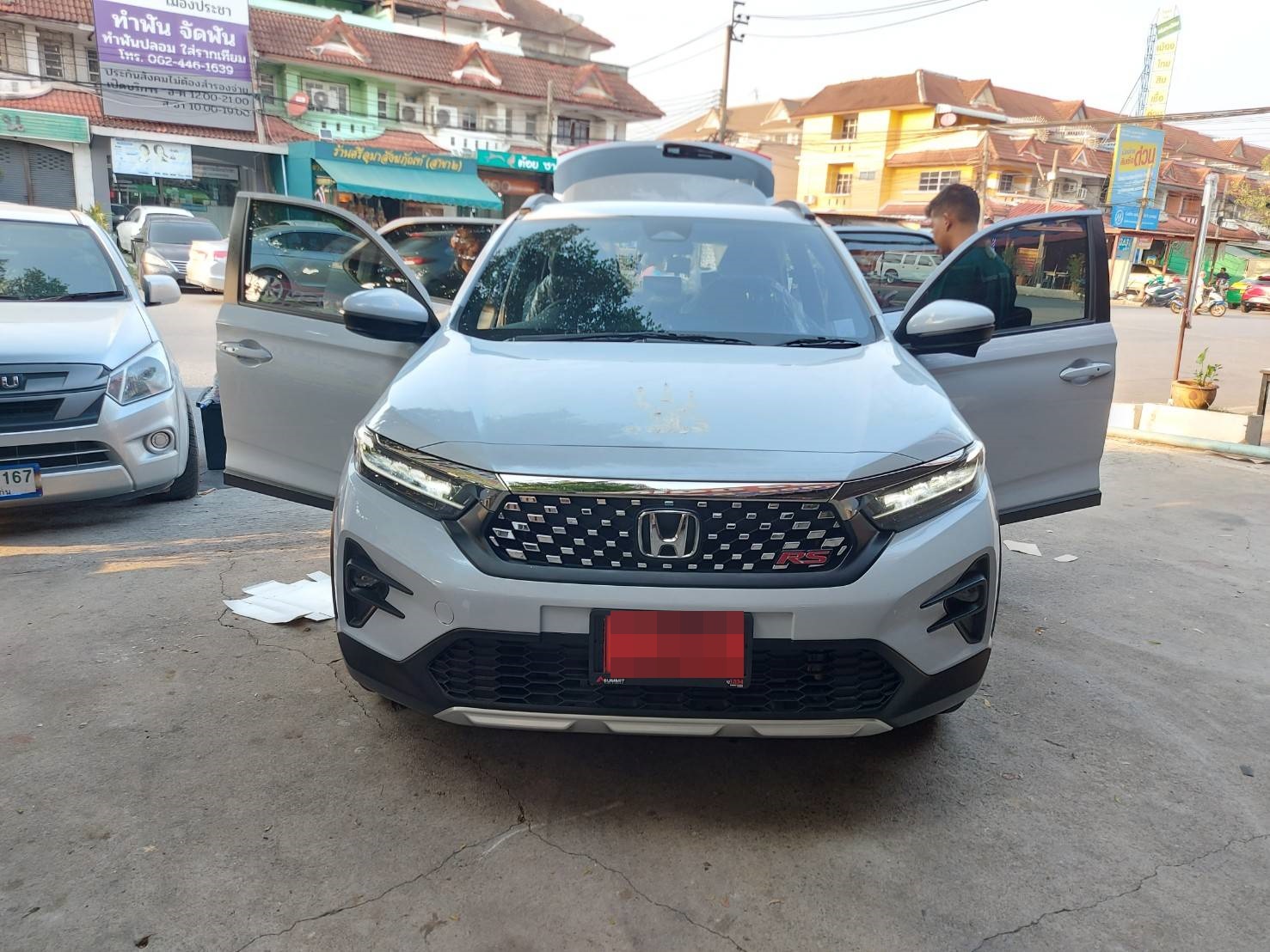 พรมปูพื้นรถยนต์ Honda WR-V 2023 ปูพรมVVIP สีเทาด้ายเทา เต็มคัน