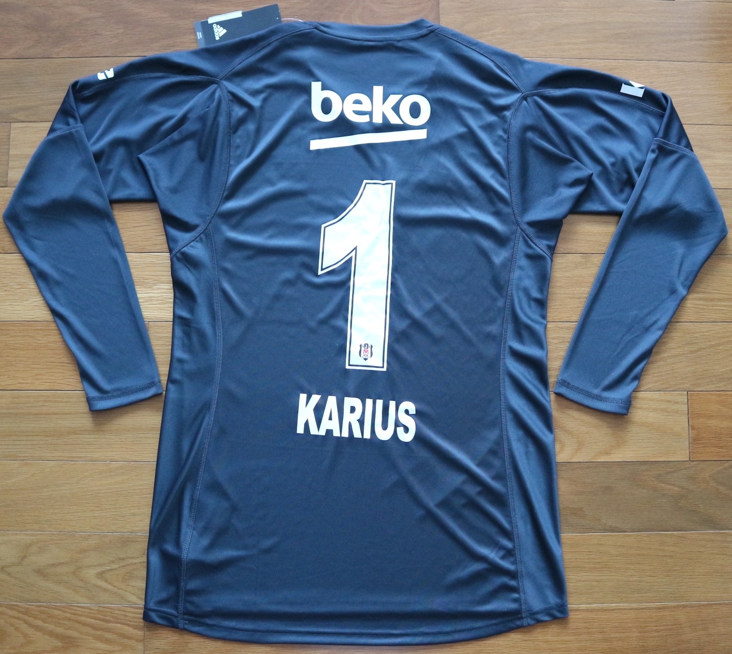 เสื้อฟุตบอล #1 คาริอุส ทีมสโมสรเบซิคตัส เจเค ชุดผู้รักษาประตู 2018/19 ใหม่ M-Size / #1 KARIUS BESIKTAS JK Football Shirt GK Kit 2018/19 Jersey NEW M-Size