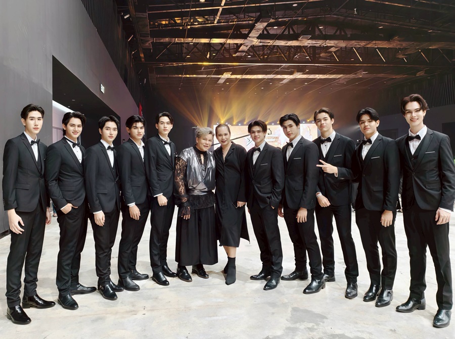 พร้อมเช่า ชุดสูทชาย สีดำ คลาสสิก รุ่นกระดุมเดียว (พร้อมเสื้อกั๊ก)