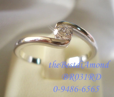 BR031RD แหวนหนีบ เพชร 1 เม็ด แบบน่ารัก เอี้ยวๆนิดๆ ฝังแบบหนีบ เป็นแบบยอดนิยมไม่ล้าสมัย ใส่ติดนิ้วดูดี แต่ไม่เวอร์