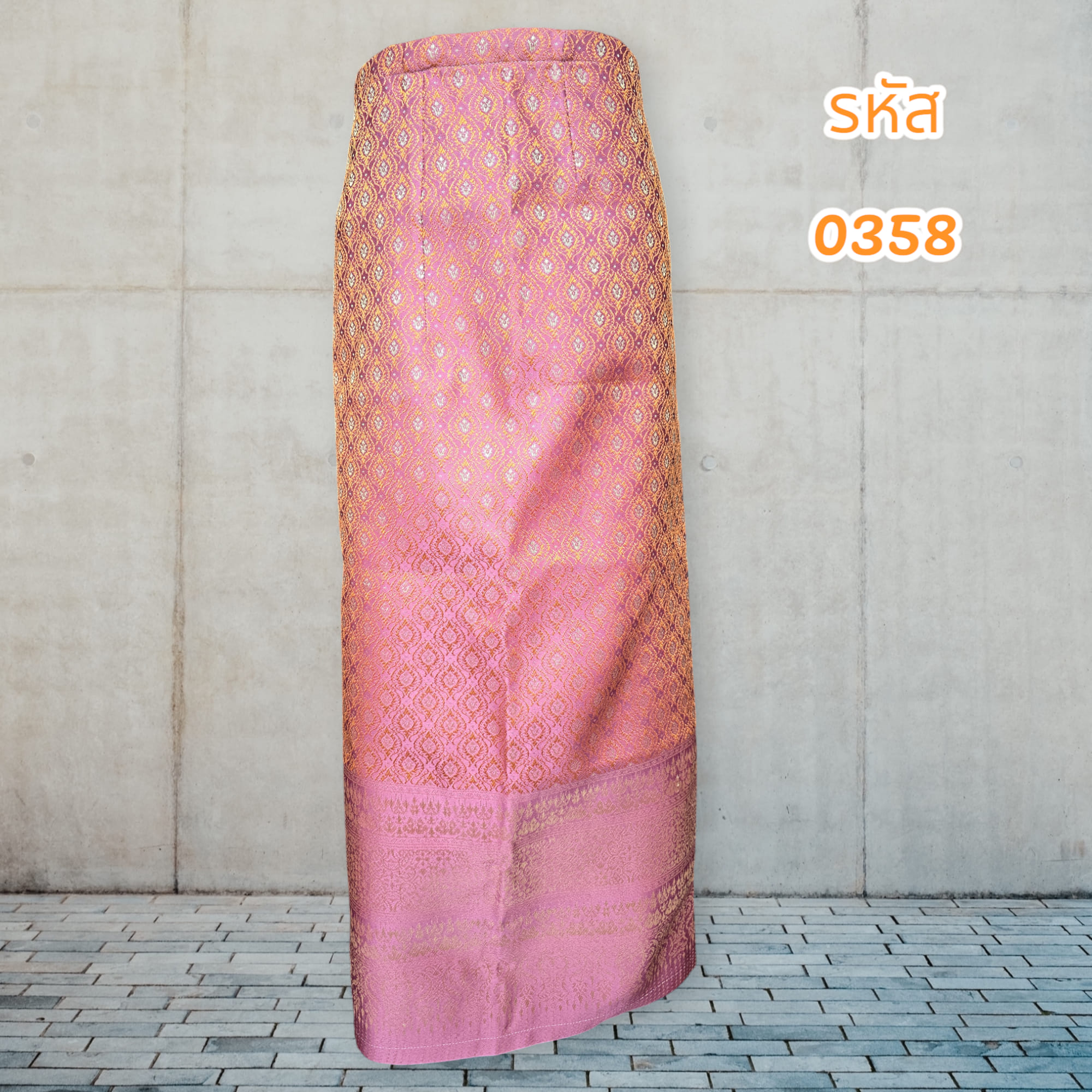 ผ้าถุงสำเร็จรูปแบบป้ายเย็บติดตะขอ (อัดผ้ากาว)0358