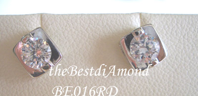BE016RD+++ต่างหูหมุดกรอบสี่เหลี่ยม+++ กรอบเป็นรูปสี่เหลี่ยม แต่เพชรเป็นเพชรกลม วางบนฐานสี่เหลี่ยมสูงนิดๆ แต่ดูดี