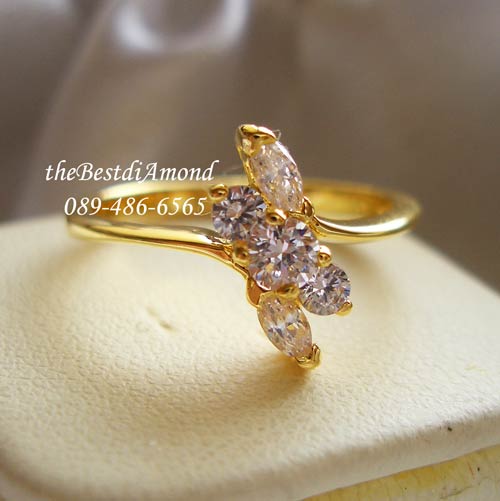 BR968+++แหวนเกยแบบเพชรผสม+++แหวนน่ารักๆอีกแบบ วางเพชรกลมผสมกับเพชร มาคี ได้กลมกลืน ก้านแหวนบางๆ ใส่แล้วนิ้วเรียวสวย