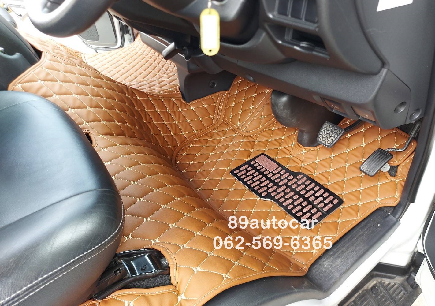 ขายพรมรถยนต์ Toyota Ventury ปูพรม6D สีน้ำตาลเข้ม ตัดเข้ารูป เต็มคัน