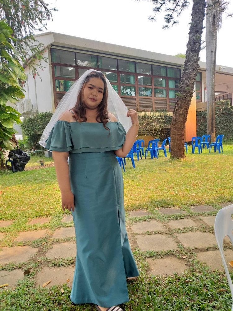 พร้อมเช่า ชุดราตรียาว สำหรับสาวอวบ สายเดี่ยวปาดไหล่ สีเขียว