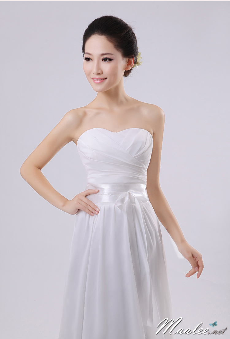 พร้อมเช่า ชุดราตรียาว เกาะอก สีขาว คอเว้ารูปหัวใจ จับเดรปหน้าอก แต่งคาดเอวสไตล์ญี่ปุ่น