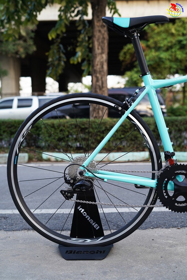 จักรยานเสือหมอบ Bianchi Via Nirone 7 – เฟรมอลูมิเนียม ชุดเกียร์ Shimano 105 2x11 Speeds | ปั่นไกล นุ่มสบาย น้ำหนักเบา 9.7 กก.