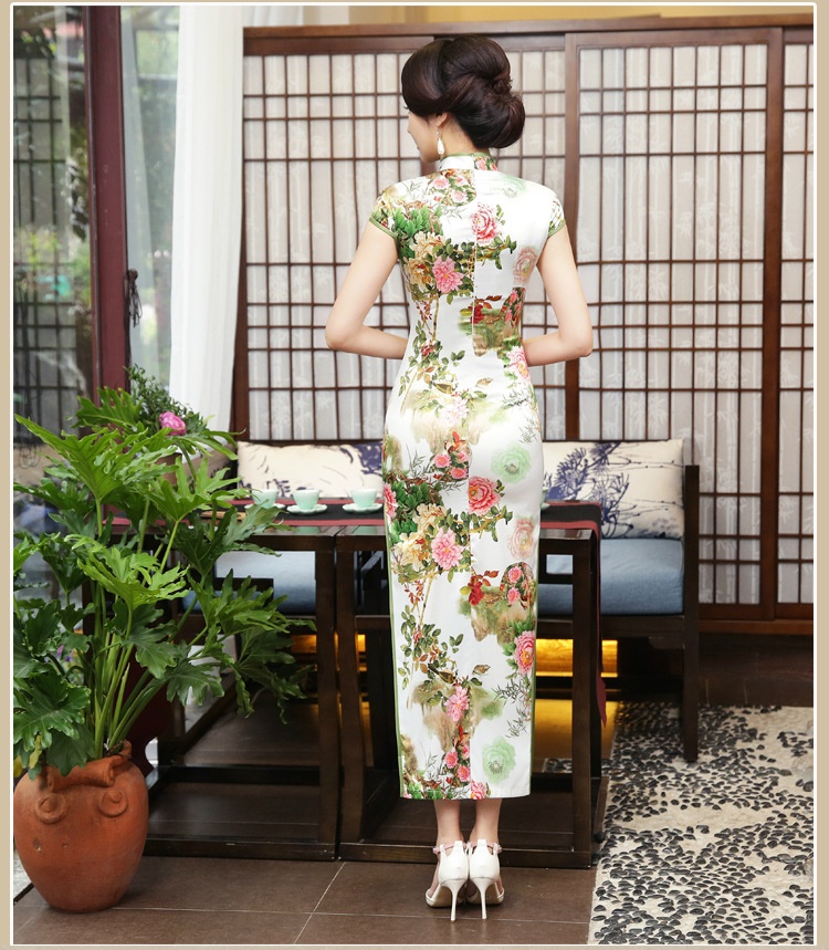 Pre-order กี่เพ้า สีขาวเขียว ลายดอกไม้ ผ่าข้าง กุ๊นขอบอย่างดี