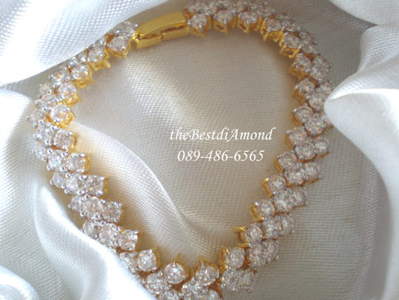 CL005+++สร้อยข้อมือเพชรรอบtriangle+++สวยสุดๆๆ เพชรทั้งเส้น เล่นไฟระยิบระยับ วิ๊งๆๆเลยค่ะ ดีไซน์ก็สุดยอดค่ะ ดูไฮโซมากๆๆ เหมือนจริงสุดๆ