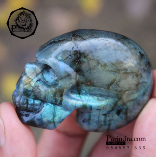 หิน ลาบราดอไลท์ (Labradorite) แกะสลักรูปหัวกระโหลก ประกายสีเขีวเหลือง #LA108