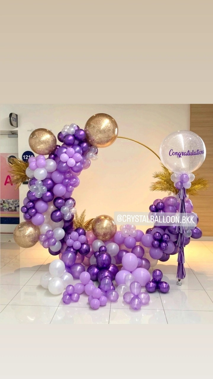 Organic Backdrop แสดงความยินดี โครงกลม ขนาด 2x2 เมตร พร้อม Bubble ขนาด 36" กลิตเตอร์สีขาว 1 ลูก,ลูกโป่งประดับตั้งพื้น 9 ชิ้น พร้อมตกแต่ง สามารถเปลี่ยนสีลูกโป่ง/เปลี่ยนข้อความ/เปลี่ยนขนาดได้
