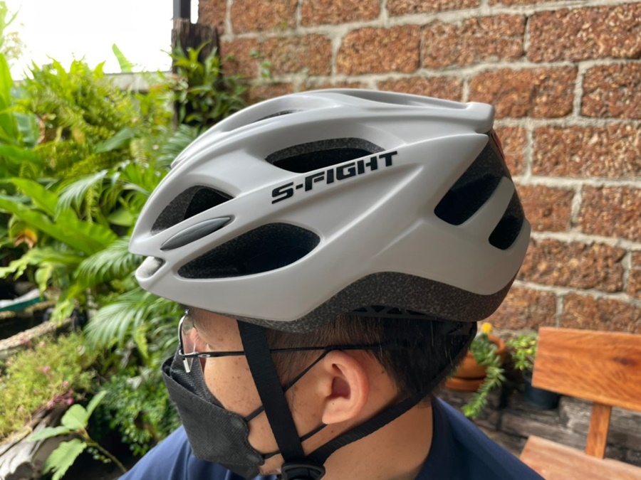 หมวกจักรยาน S-FIGHT รุ่น GH-29 HELMET มีไฟ 3 สเตป ชาร์ง USB รอบศีรษ: 58-62 CM.