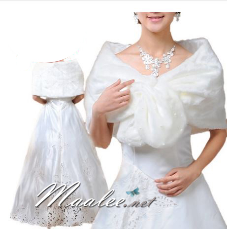 ผ้าคลุม ขนสัตว์ แบบไขว่กัน สีขาว