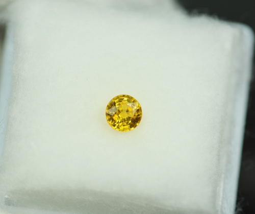 พลอยบุษราคัมบางกะจะ 0.60 กะรัตพลอยไทย (0656)