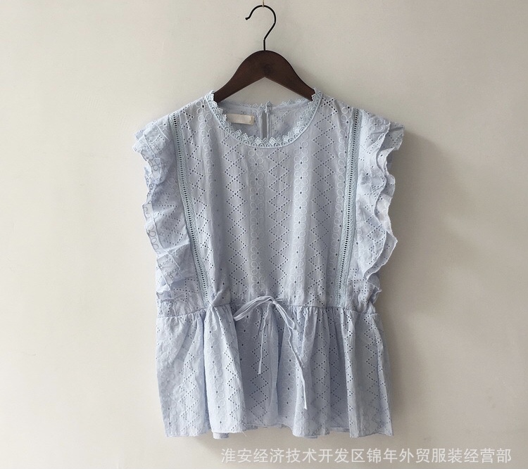 เสื้อแขนกุดผ้าลูกไม้แต่งแขนระบาย