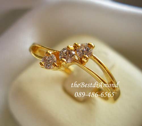 BR967+++แหวนแถวแบบตั้ง+++ แหวนน่ารักๆ เรียบๆ ไม่หรูหรามาก ใส่ติดนิ้วได้เลย เพชรสวยวิ๊งๆค่ะ ตัวเรือนบางนิดๆ ใส่แล้วนิ้วเรียวสวย