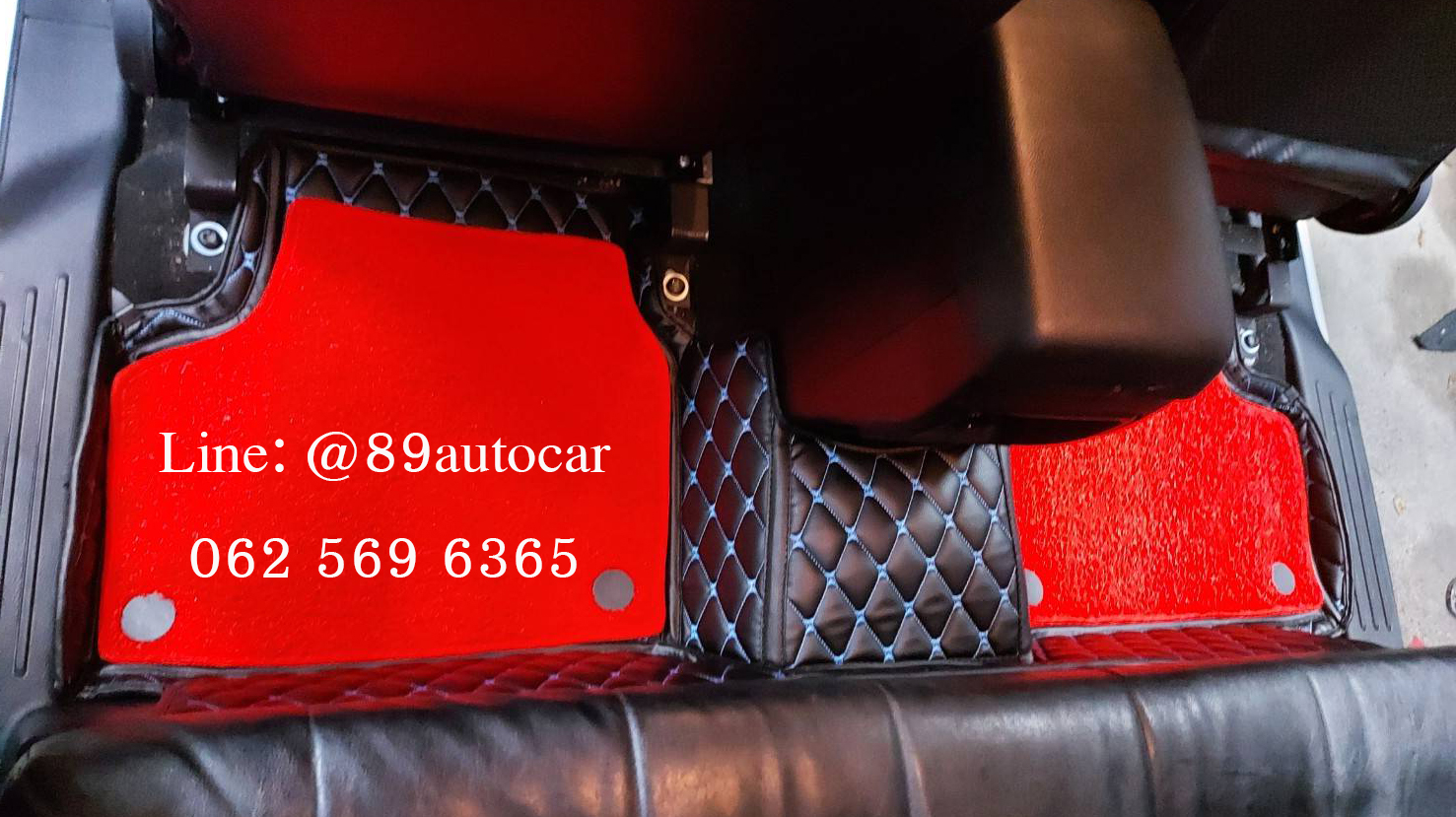 โรงงานพรมรถยนต์ Ford Ranger Cab 2019 ปูพรม7D สีดำด้ายฟ้า เสริมไวนิลดักฝุ่นสีแดง