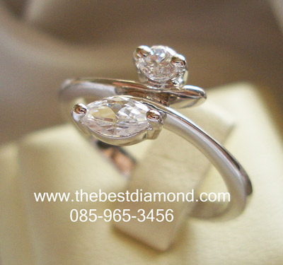 BR067RD+++แหวนดีไซน์สวยเก๋ เพชร 2 แบบ เพชรเม็ดกลมและมาคี วางอย่างลงตัว