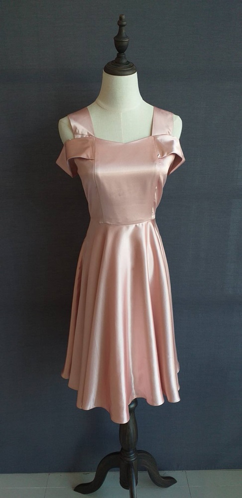 พร้อมเช่า ชุดราตรีสั้น สีโรสโกลด์ แขนกุด ปาดไหล่