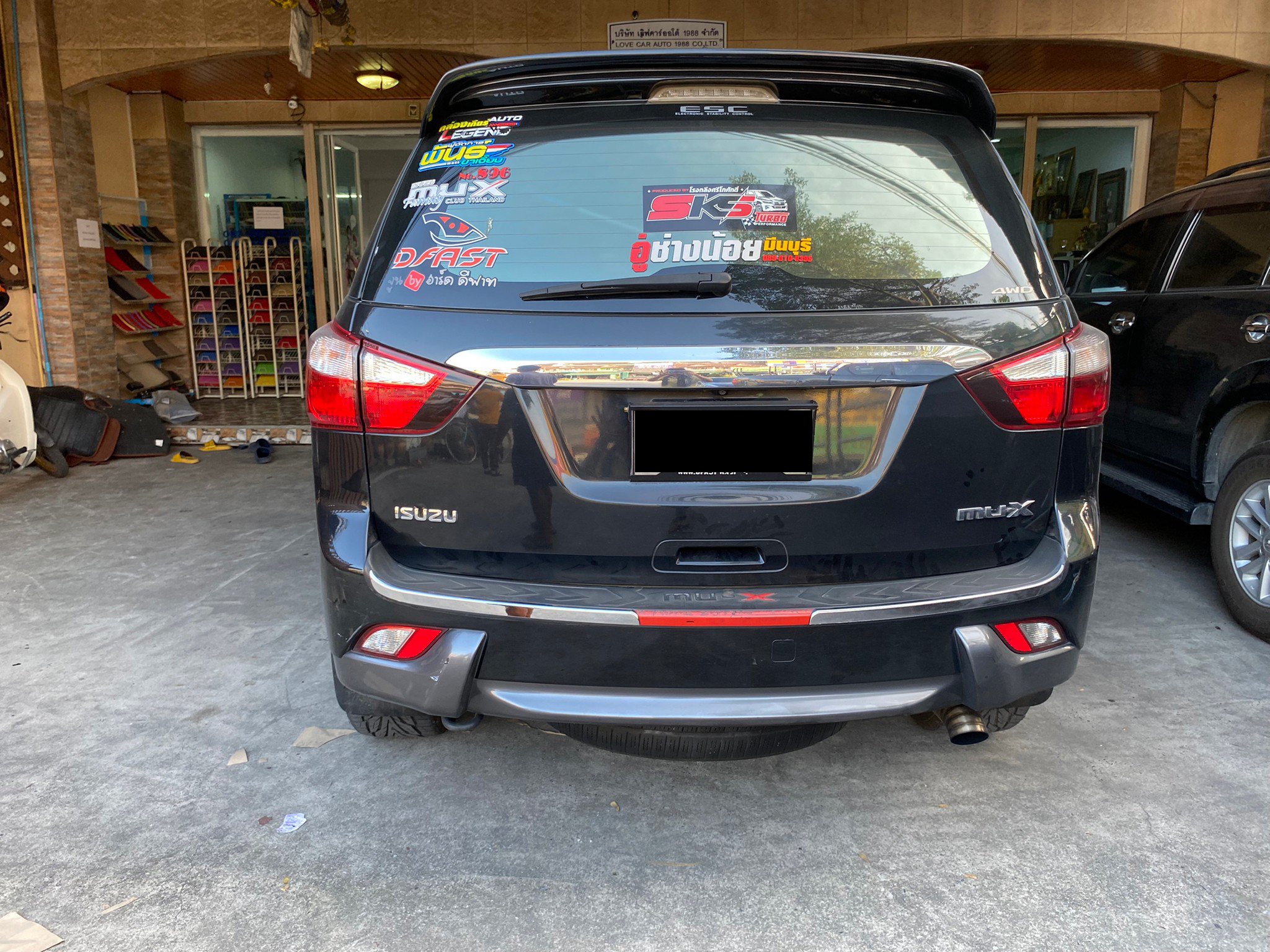 พรมรถยนต์ Isuzu Mu-X 2014 ปูพรม6D ลายเคฟล่า สีดำด้ายแดง