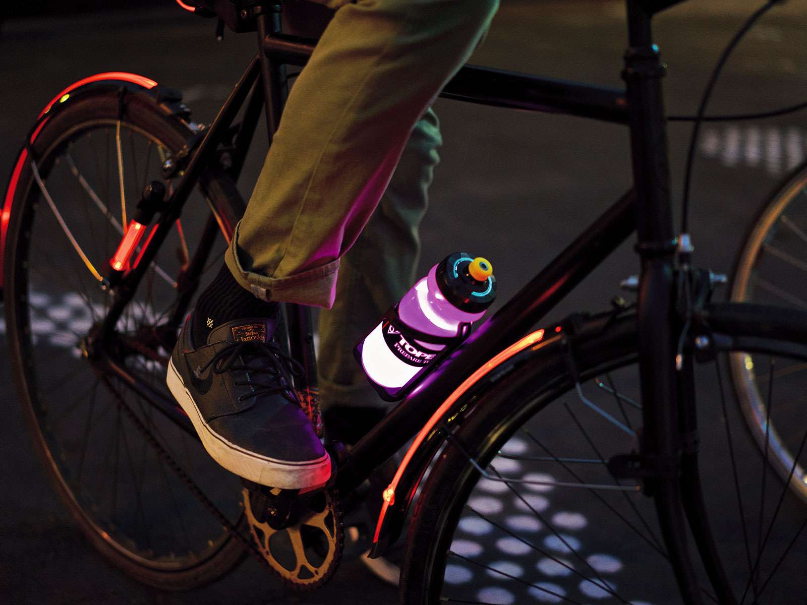 TOPEAK iGLOWCAGE B bright RGB LED Bottle Cage: TIG-CB01 ขากระติกเรืองแสง