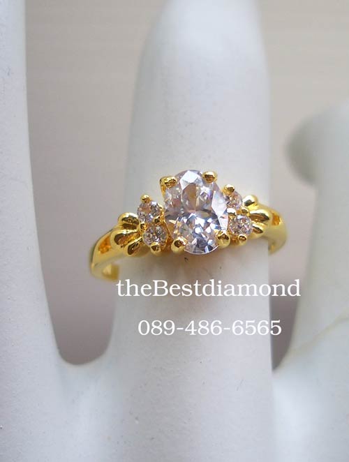 BR421+++แหวนชู เพชรcz กลางรูปไข่++ แบบเรียบ เก๋ ดูดีมีระดับ ใส่ได้นาน ไม่มีout เพชรรูปไข่สวยมาก เล่นไฟวิ๊งๆ ไม่แพ้เพชรกลม