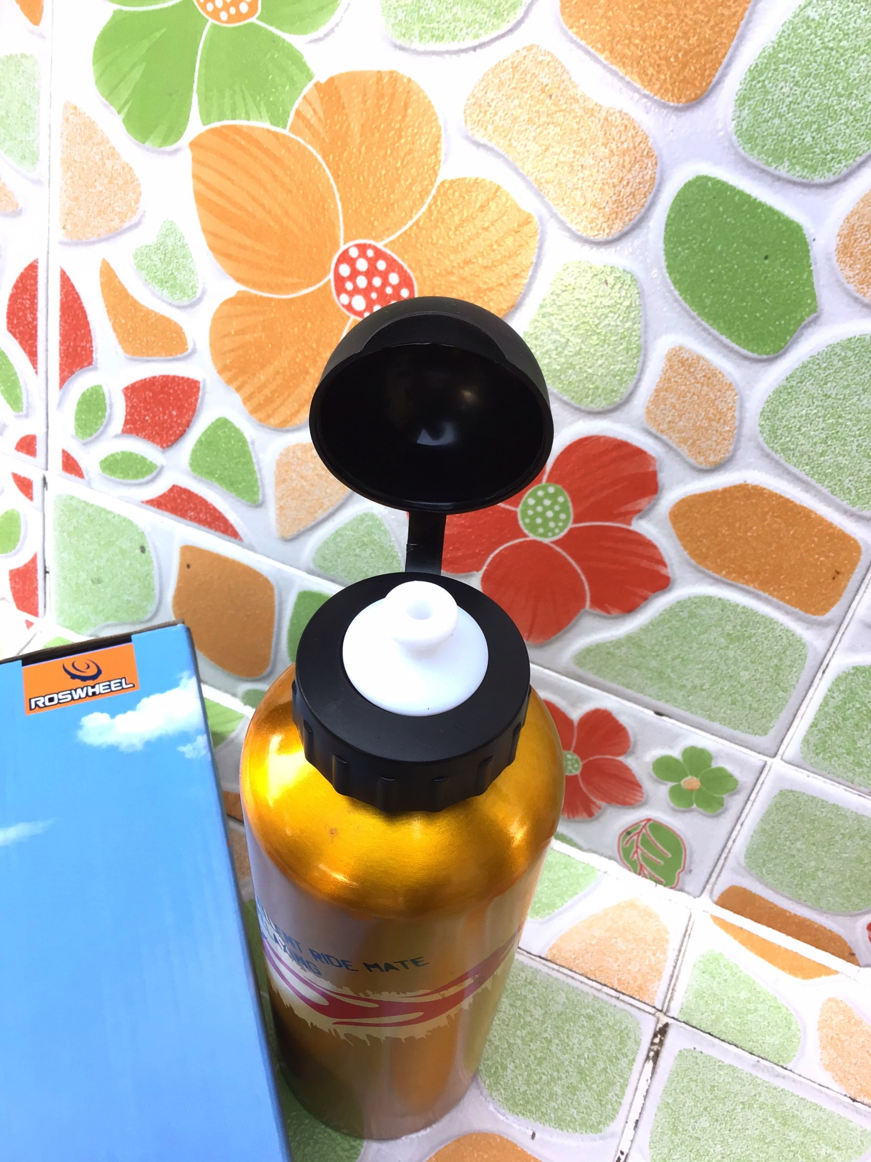 กระป๋องน้ำ อลูมิเนียม Roswheel 750มล. (52136)มีสีทอง