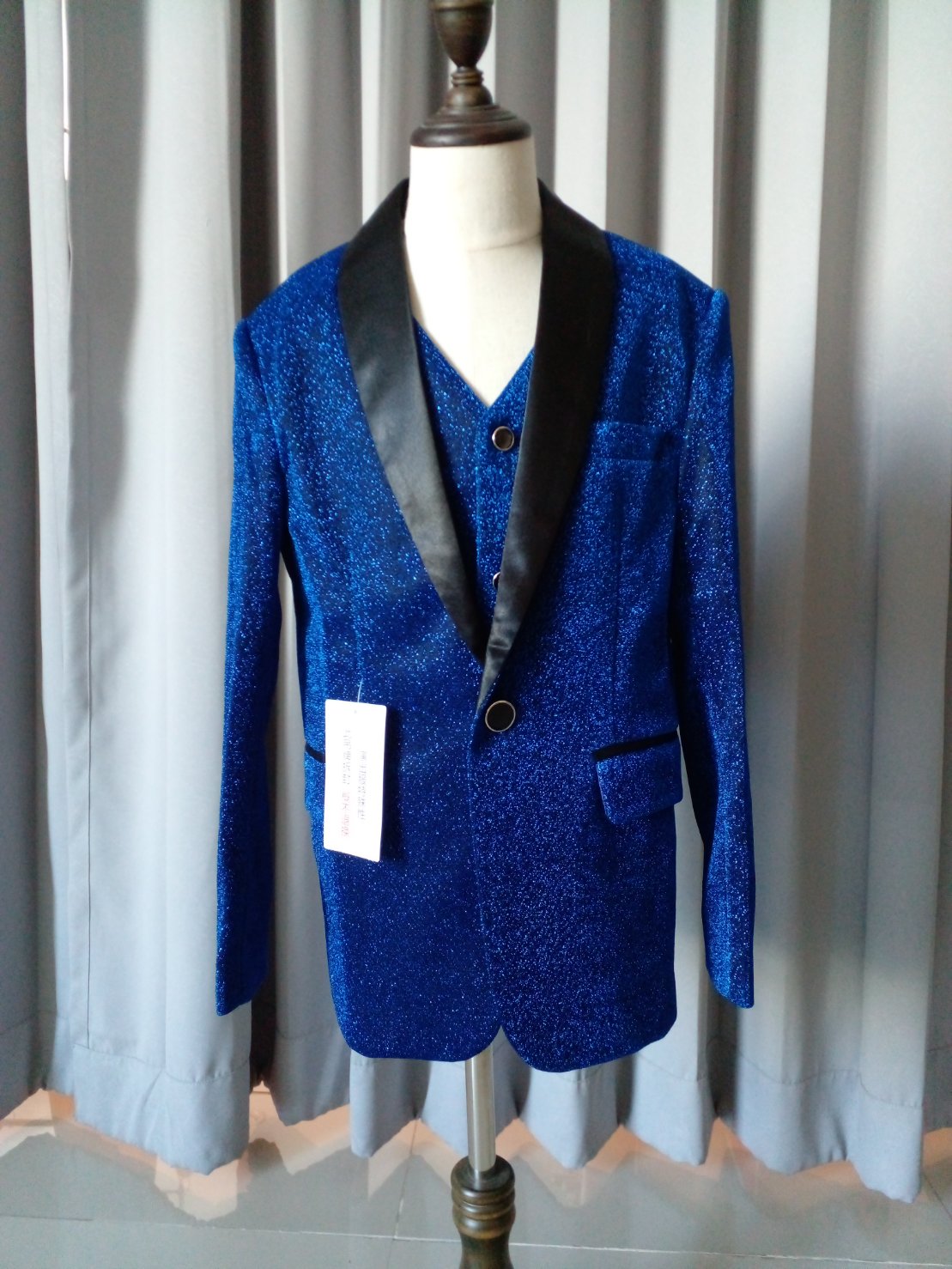 พร้อมเช่า ชุดสูทเด็กชาย สีน้ำเงิน เนื้อกากเพชร แบบหรูหรา (พร้อมเช่าไซส์ 120 , 130 , 150)