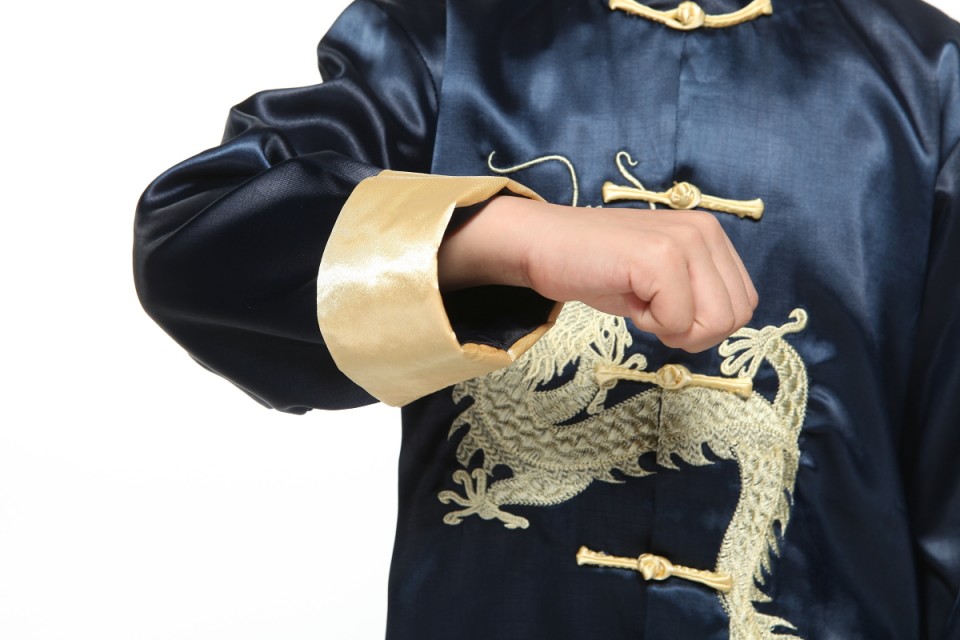 พร้อมเช่า ชุดจีนชายเด็ก เสื้อคอจีน ผ้าไหมจีน สีกรม ปักลายมังกร (เฉพาะ 1 ขวบ)