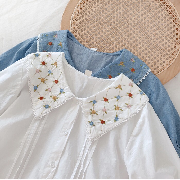 เสื้อคอบัวแต่งปกลายปักขอบลูกไม้