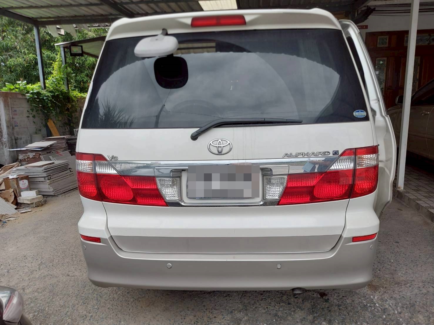 พรมรถตู้ toyota alphard ปี 2003 ปูพรม6D สีดำด้ายทอง ลายเคฟล่า