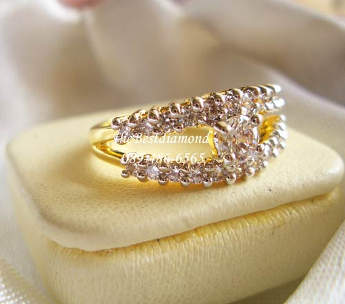 BR709+ 2 lines style+++แหวนแถว 2 แถว มีเพชรขนาด 20 ตัง 3.8 มม ฝังอยู่ตรงกลาง งานสวยมาก เพชรวิ๊งๆ ชุปเตยเป็นหน้าขาว ดูโดดเด่นมาก แวววาวสวยมากๆๆๆ