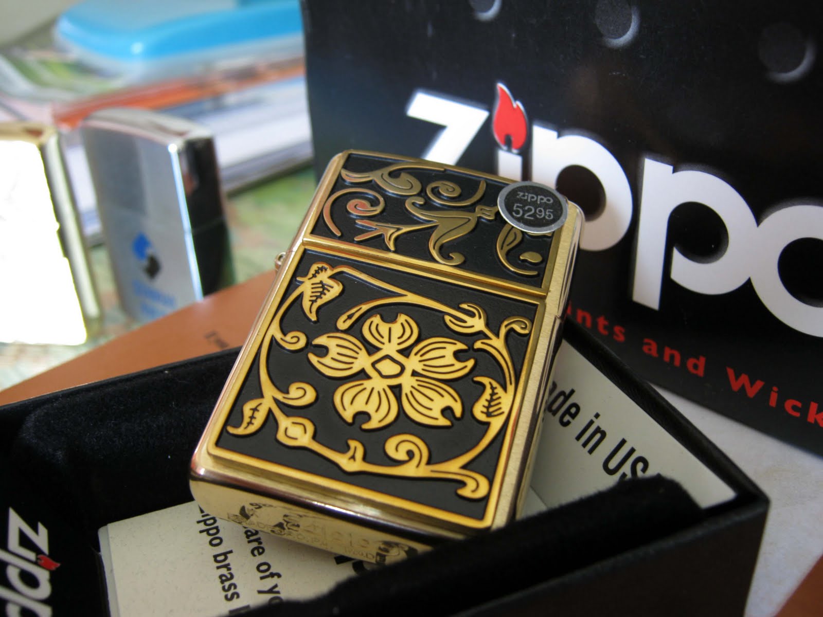 ไฟแช็ค Zippo แท้ บุปผาทองคำ "Zippo 20903, Gold Floral Emblem Brushed Brass" แท้นำเข้า 100%