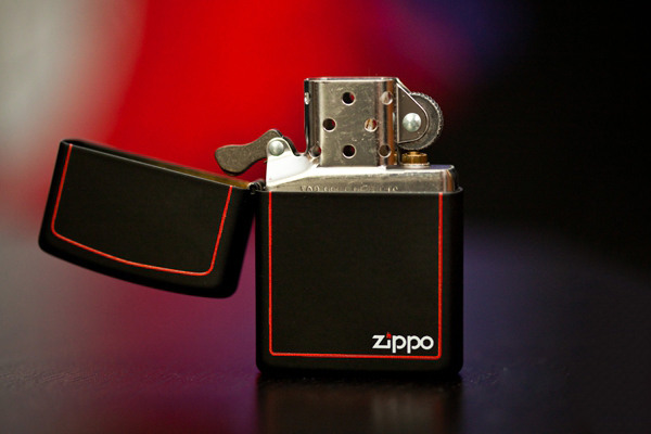 ไฟแช็ค Zippo แท้ ดำของแดง "Zippo 218ZB, Red Border, Black Matte " แท้นำเข้า 100%