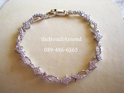 BC002RD===สร้อยข้อมือPerfect Match Style=== ดีไซน์สวยมากๆๆ อ่อนช้อย ลงตัว Match กันอย่างดี ระหว่างรูปดอกไม้ กับ โค้งเพชร รับประกันความสวยค่ะ