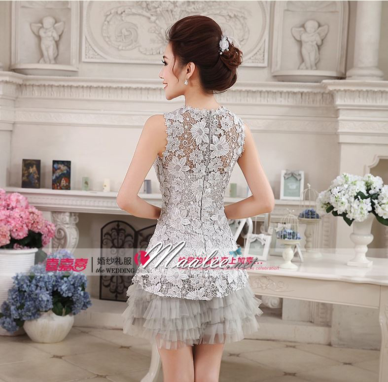 พร้อมเช่า ชุดราตรีสั้น แขนกุดลูกไม้ กระโปรงแต่งระบายสวยหรู สีเทา