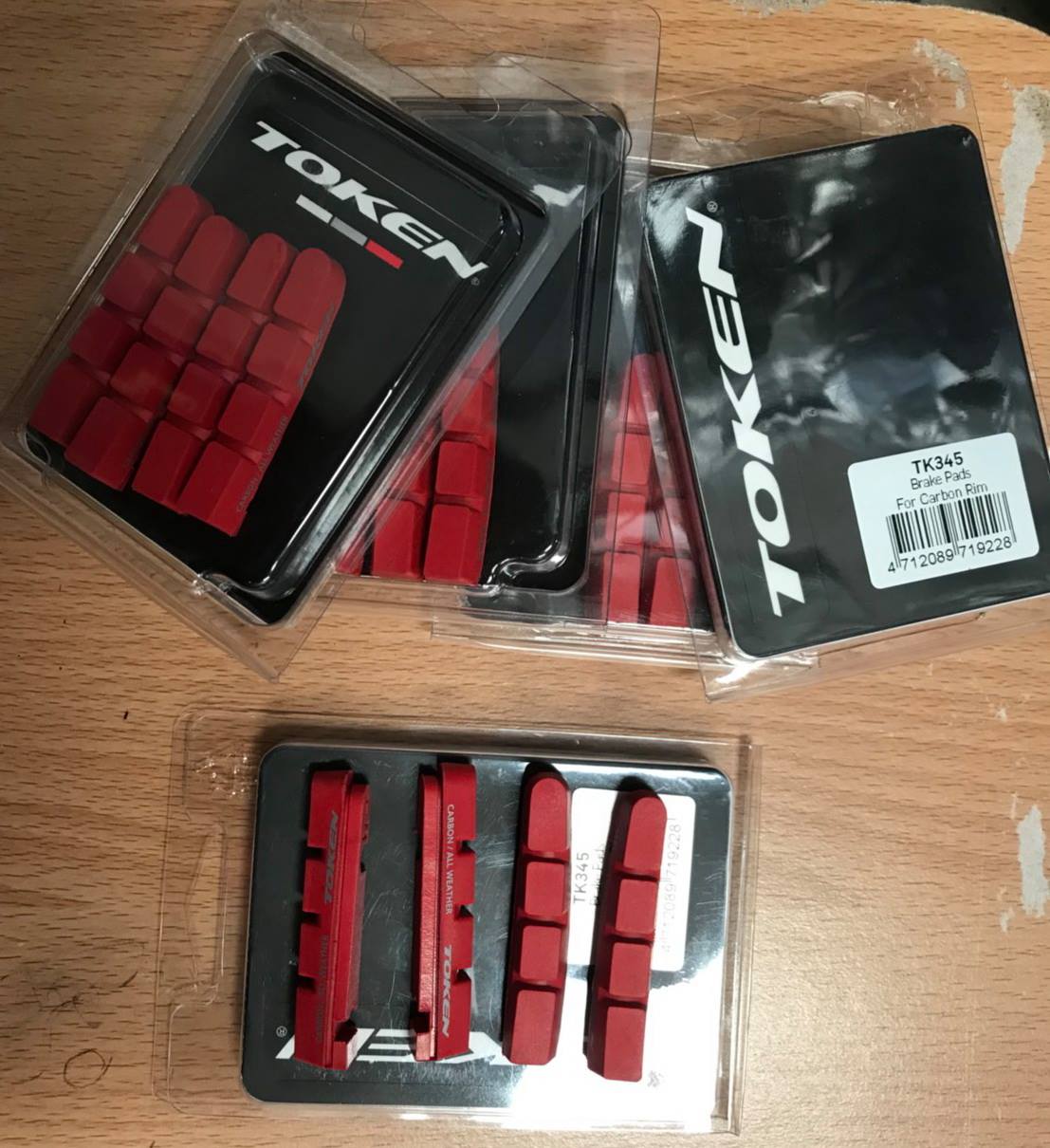 ผ้าเบรคสำหรับขอบล้อคาร์บอน TOKEN TK345 Carbon Brake Pads ผ้าเบรคคาร์บอน