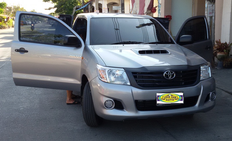 ผ้ายางปูพื้นรถยนต์ Toyota Vigo Cab กระดุมสีเทาขอบเทา