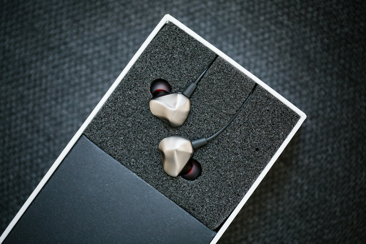 ขาย Auglamour F100 หูฟังบอดี้เหล็ก พร้อมไมค์ รองรับ Smart phone