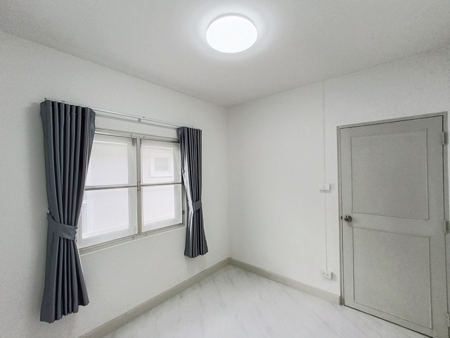 ขายทาวน์เฮ้าส์ 2 ชั้น หมู่บ้านพฤกษา20 แบบ 3 ห้องนอน 2 ห้องน้ำ ใกล้รถไฟฟ้าคูคต รีโนเวทใหม่พร้อมอยู่ ฟรีโอน