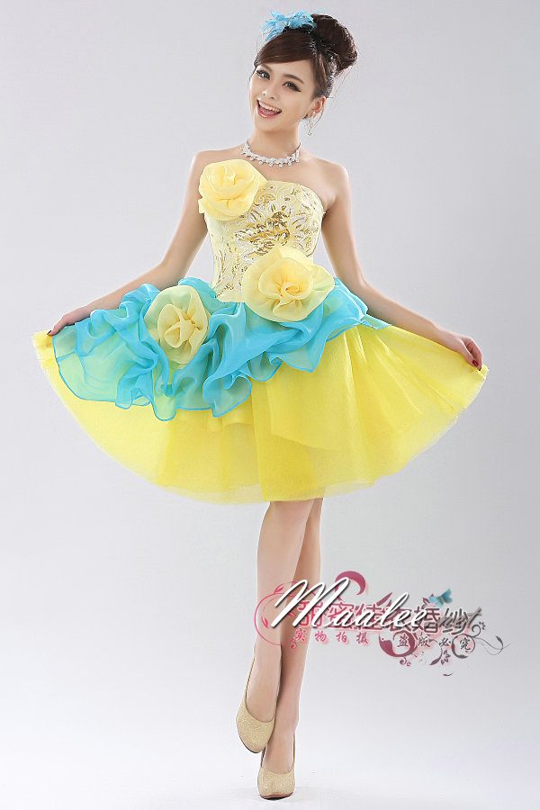 พร้อมเช่า ชุดแฟนซี ชุดราตรีสั้น เกาะอก สีเหลือง/ฟ้า แต่งดอกไม้ อกแต่งเลื่อม กระโปรงผ้าแก้ว น่ารักฟรุ้งฟริ้ง