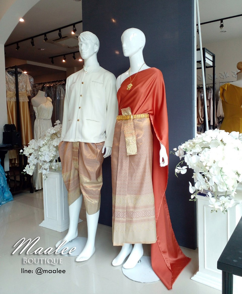 เช่า ชุดไทย ชุดเพื่อนเจ้าสาว ชุดไทยผ้าถุงสีเทาส้มทอง สไบสีส้มอิฐ