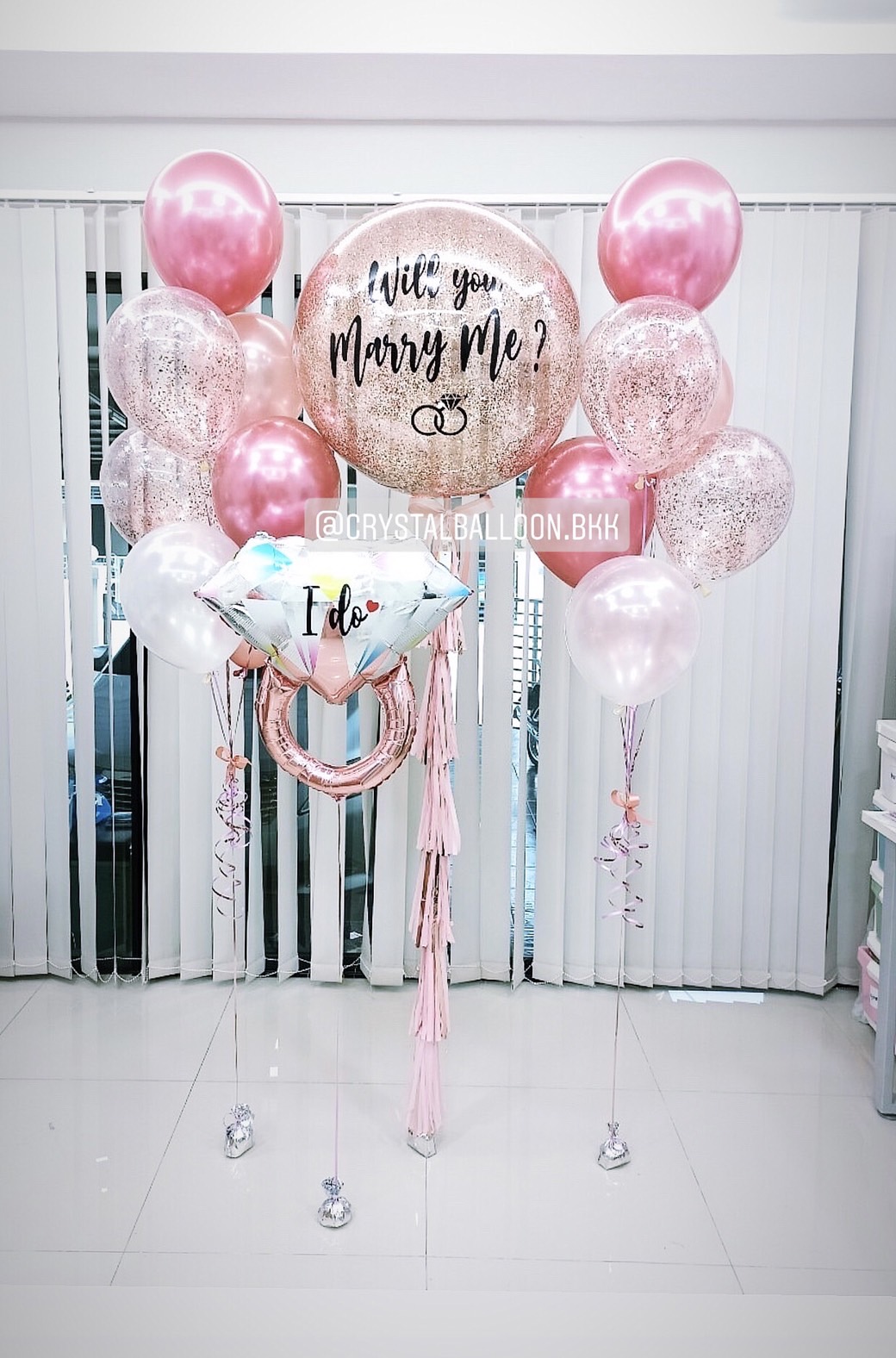 ลูกโป่ง Will You Marry Me? Bubble ขนาด 36" Theme สีโรสโกล พร้อมตกแต่ง ช่อลูกโป่ง 7 ลูก 2 ช่อ,ลูกโป่งใส ใส่กลิตเตอร์,ฟอยล์แหวน 1 ชิ้น สามารถเปลี่ยนสีลูกโป่ง/เปลี่ยนข้อความ/เปลี่ยนฟอยล์ตกแต่ง/เปลี่ยนขนาดได้