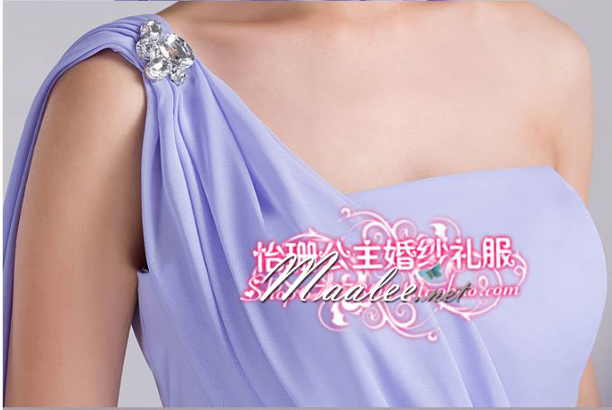 พร้อมส่ง ชุดราตรียาว ไหล่เดียว สีม่วงอ่อน จับเตรปสไตล์กรีก คาดคริสตัลช่วงเอว