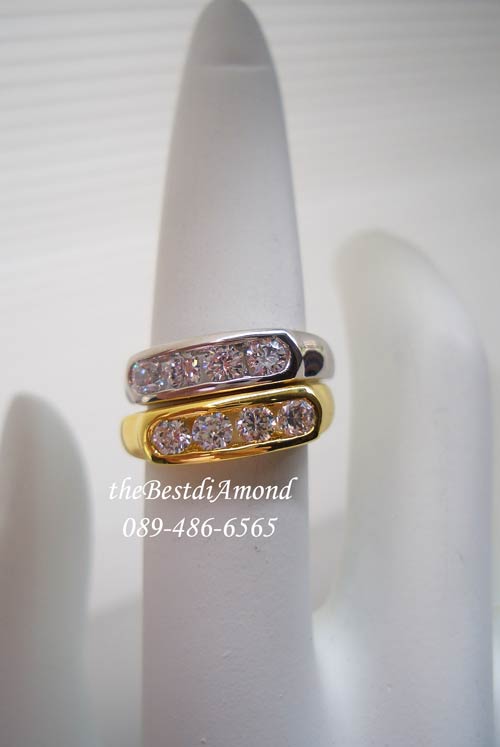 BR963RD+++แหวนล็อค 4 เม็ด+++แหวนแถวงามๆอีกแบบ โชว์เพชรขนาด 12 ตัง จำนวน 4 เม็ด แวววาวมากๆๆ ใส่ติดนิ้วได้ทุกโอกาส แบบนี้ใส่เป็นแหวนคู่ได้เลยค่ะ