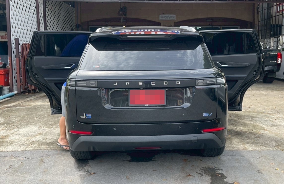 พรมรถยนต์ Jaecoo J5 EV ปูพรมVVIP ด้ายคู่ สีดำด้ายแดง 3 ชิ้น