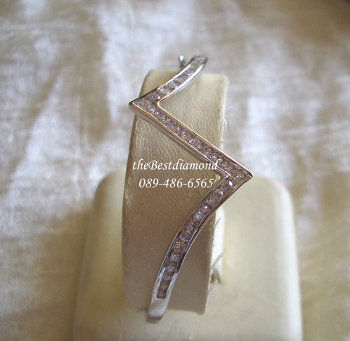 BL012RD++กำไลมงกุฎ++กำไลน่ารักๆๆ ดูเป็นรูปมงกุฎ หรือ รูปหยัก แบบ Modern ก็ได้ค่ะ งานทันสมัย โฉบเฉี่ยว ออกเปรี้ยวทันสมัยนิดๆค่ะ ข้อมืออวบๆก็ใส่ได้นะคะ