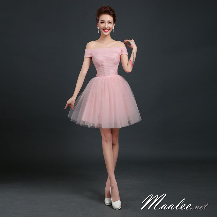 พร้อมเช่า ชุดราตรีสั้น แบบปาดไหล่ สีชมพู Nude ผ้าโปร่ง อกจับจีบตีเกล็ด แบบเรียบหรู พร้อมโบว์ (เชือกผูกหลัง)