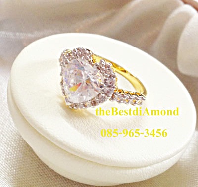 BR231++แหวนเพชรCZ รูปหัวใจเพชรล้อม มีบ่าข้างแบบทันสมัย ดูดี intrend มากๆๆ แบบออกมาจากร้านจิวเวลลี่เลย เพชรสวยวิ๊งๆ ใส่ติดนิ้วได้เลยค่ะ สวยสุดๆ